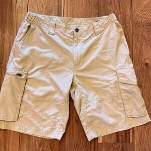 Columbia men’s Beige Cargo Shorts